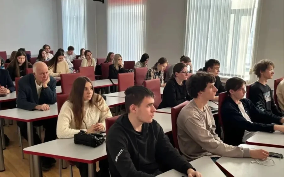 НИУ Президентской академии проводит бесплатное обучение в рамках нацпроекта «Кадры»